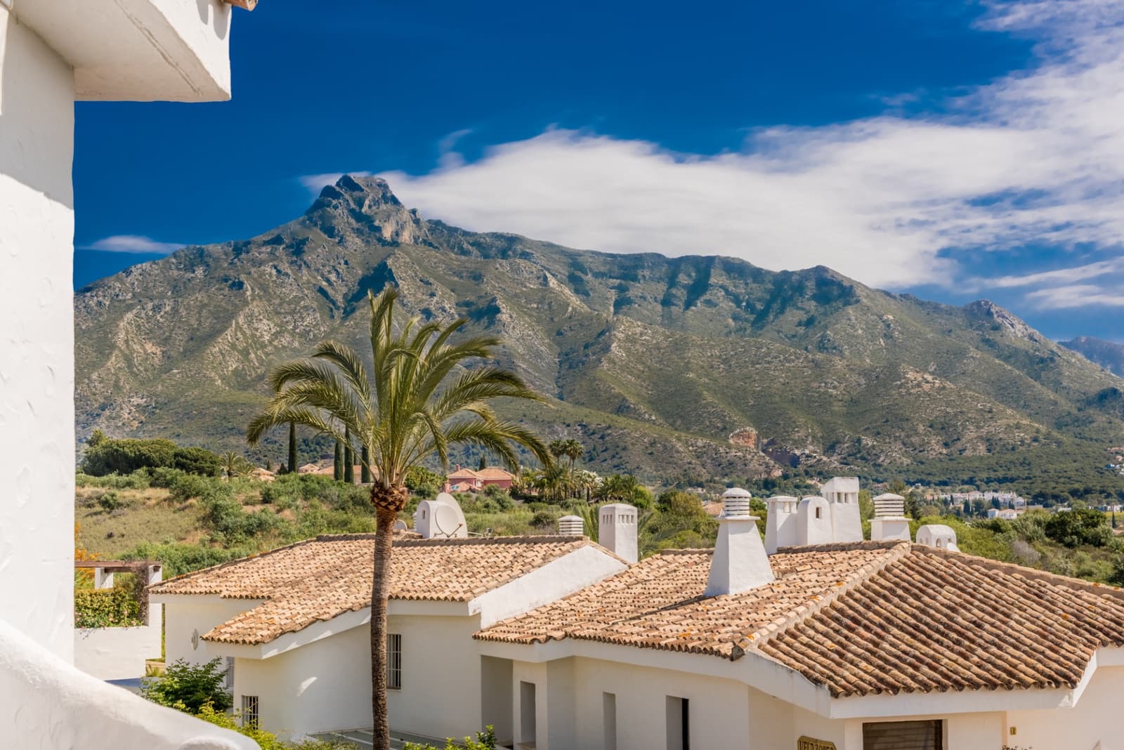 3 soveværelse Semi-Rækkehus til salg i Marbella med swimmingpool garage - € 1.895.000 (Ref: 9937809)