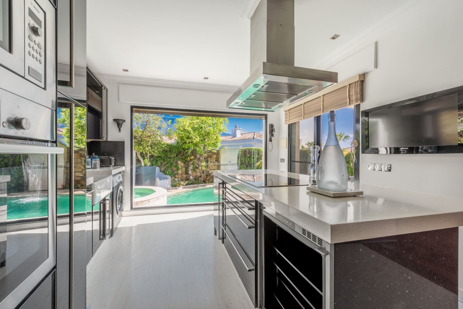 3 soveværelse Semi-Rækkehus til salg i Marbella med swimmingpool garage - € 1.895.000 (Ref: 9937809)