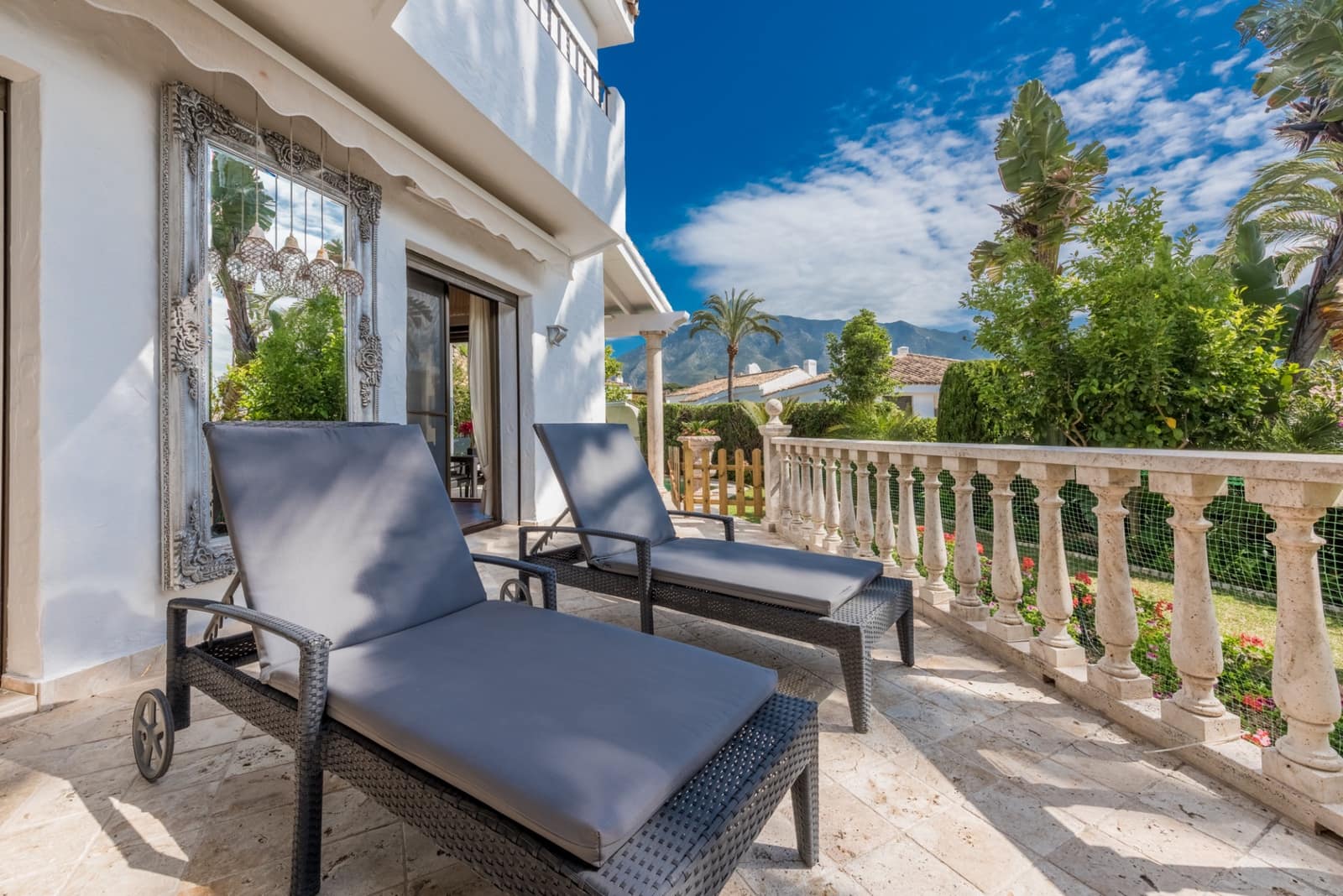 3 soveværelse Semi-Rækkehus til salg i Marbella med swimmingpool garage - € 1.895.000 (Ref: 9937809)