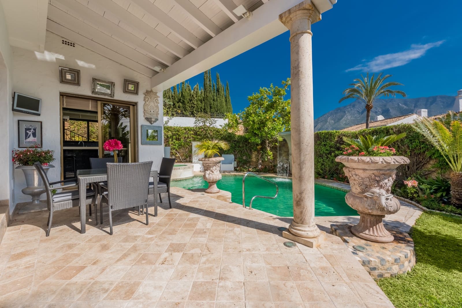 3 soveværelse Semi-Rækkehus til salg i Marbella med swimmingpool garage - € 1.895.000 (Ref: 9937809)