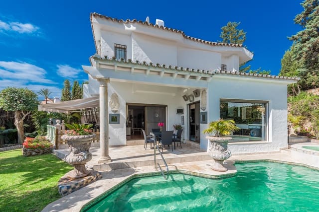 3 soveværelse Semi-Rækkehus til salg i Marbella med swimmingpool garage - € 1.895.000 (Ref: 9937809)