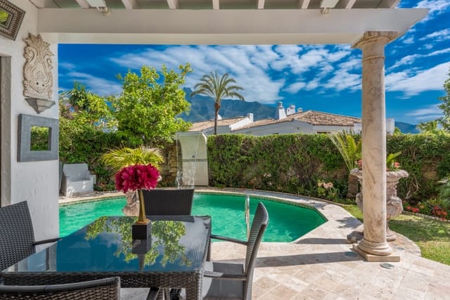 3 soveværelse Semi-Rækkehus til salg i Marbella med swimmingpool garage - € 1.895.000 (Ref: 9937809)