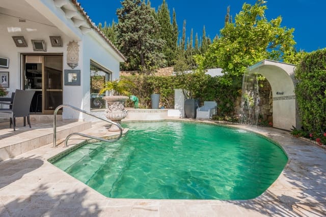 3 soveværelse Semi-Rækkehus til salg i Marbella med swimmingpool garage - € 1.895.000 (Ref: 9937809)