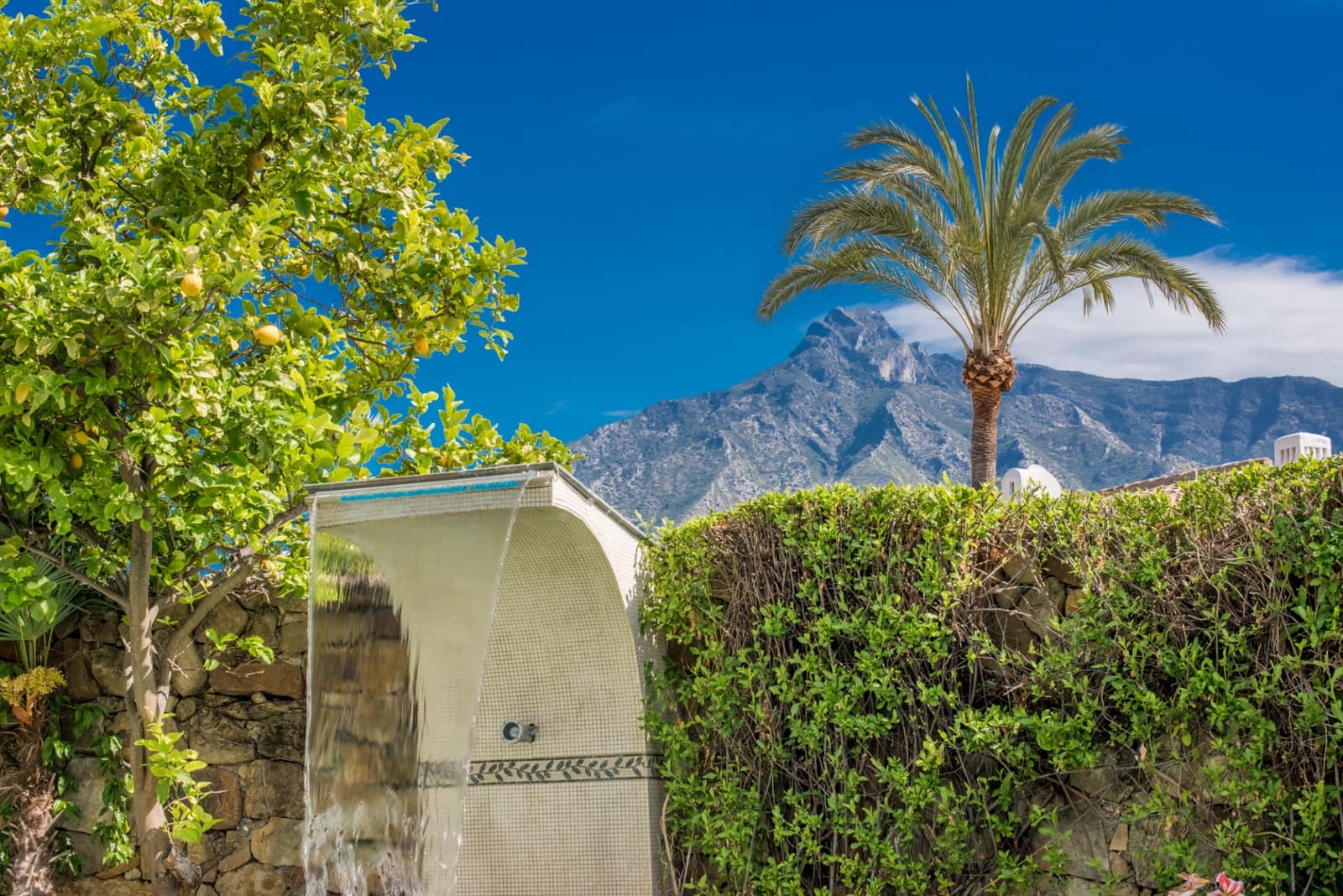 3 soveværelse Semi-Rækkehus til salg i Marbella med swimmingpool garage - € 1.895.000 (Ref: 9937809)