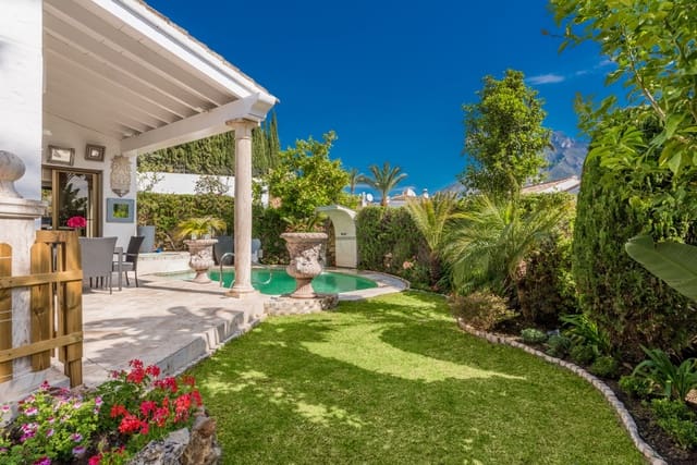 3 soveværelse Semi-Rækkehus til salg i Marbella med swimmingpool garage - € 1.895.000 (Ref: 9937809)