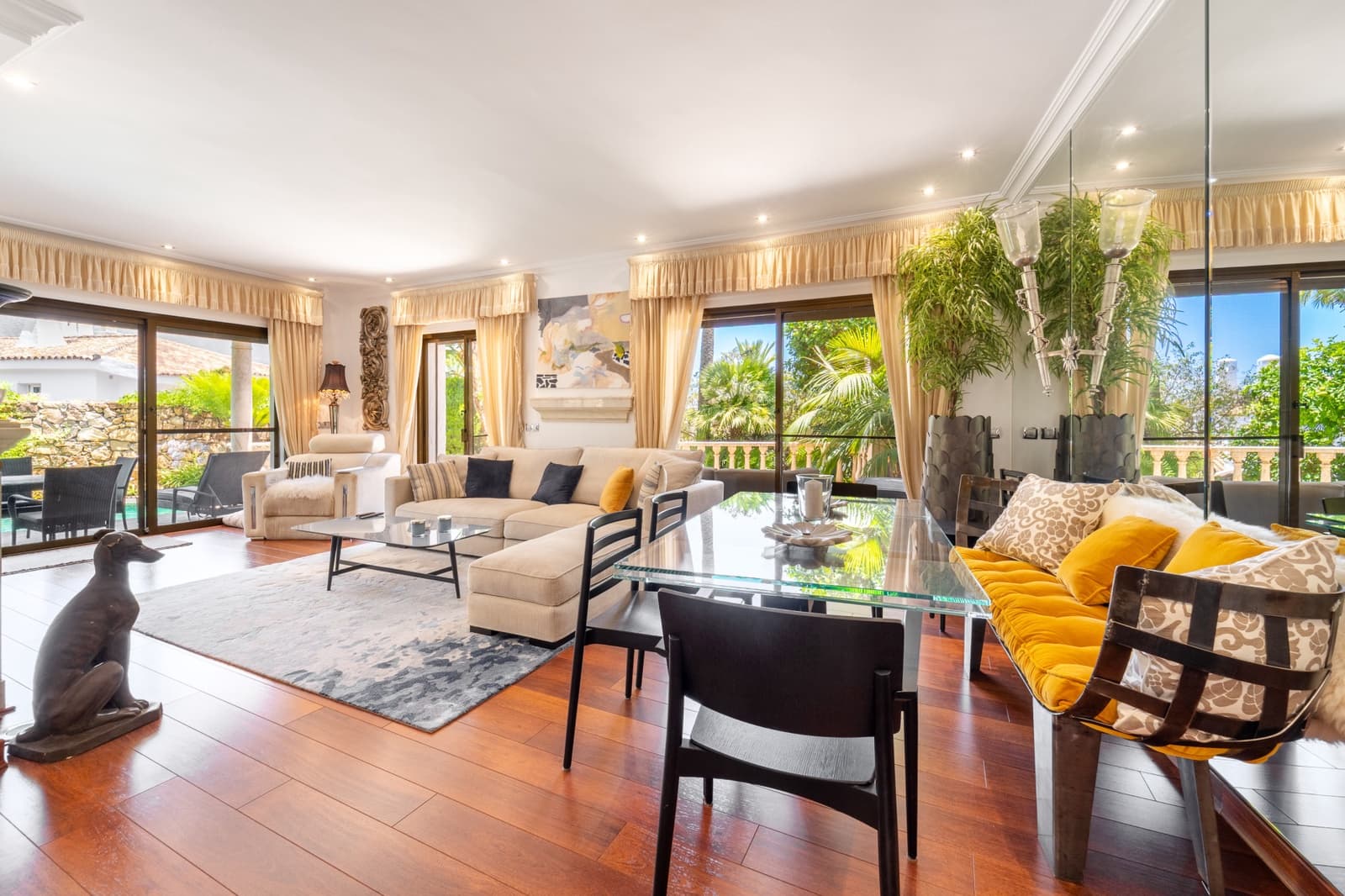 3 bedroom Semi-detached Villa for sale in Marbella with pool garage - € 1,895,000 (Ref: 9937809)