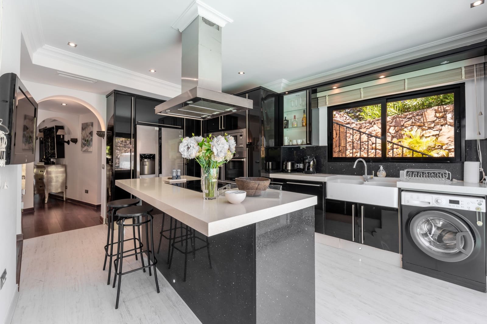 3 bedroom Semi-detached Villa for sale in Marbella with pool garage - € 1,895,000 (Ref: 9937809)