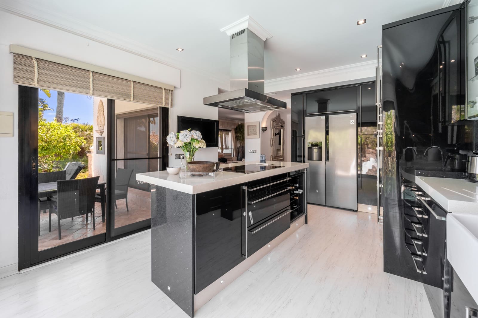 3 bedroom Semi-detached Villa for sale in Marbella with pool garage - € 1,895,000 (Ref: 9937809)