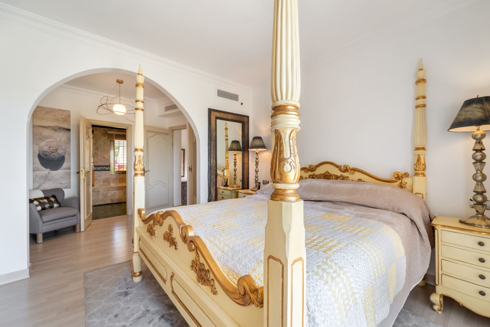 3 bedroom Semi-detached Villa for sale in Marbella with pool garage - € 1,895,000 (Ref: 9937809)