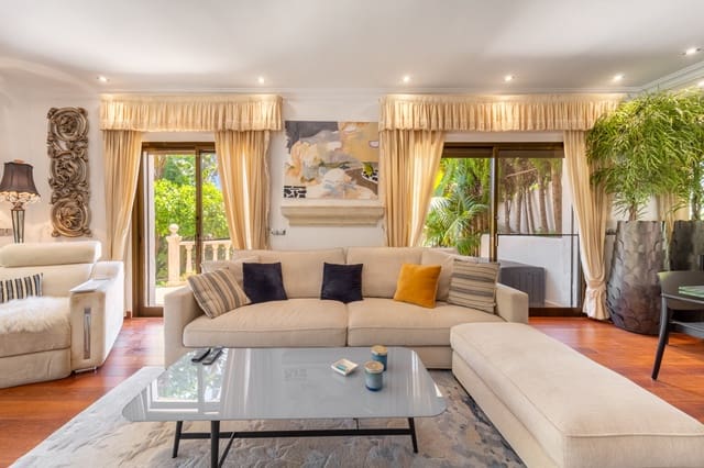 3 soverom Kjedet enebolig til salgs i Marbella med svømmebasseng garasje - € 1 895 000 (Ref: 9937809)