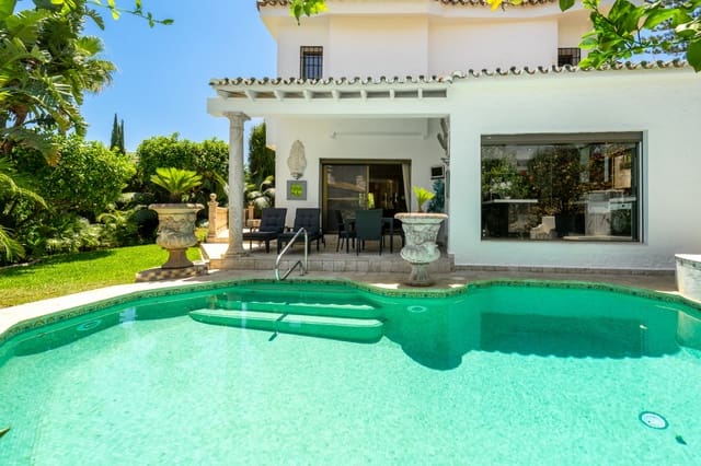 3 soverom Kjedet enebolig til salgs i Marbella med svømmebasseng garasje - € 1 895 000 (Ref: 9937809)