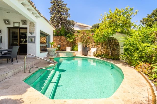 3 soverom Kjedet enebolig til salgs i Marbella med svømmebasseng garasje - € 1 895 000 (Ref: 9937809)