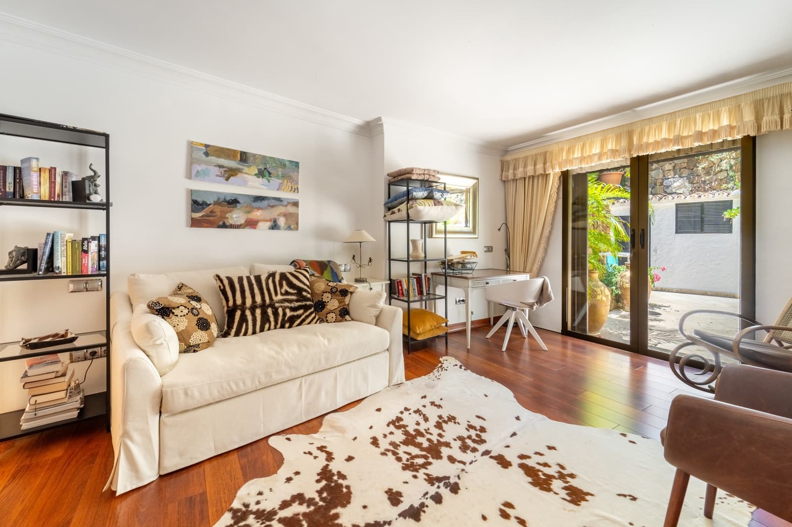 3 bedroom Semi-detached Villa for sale in Marbella with pool garage - € 1,895,000 (Ref: 9937809)