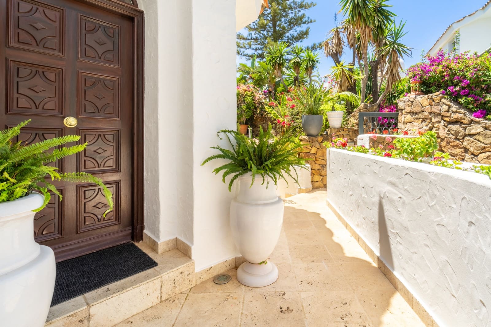 3 bedroom Semi-detached Villa for sale in Marbella with pool garage - € 1,895,000 (Ref: 9937809)