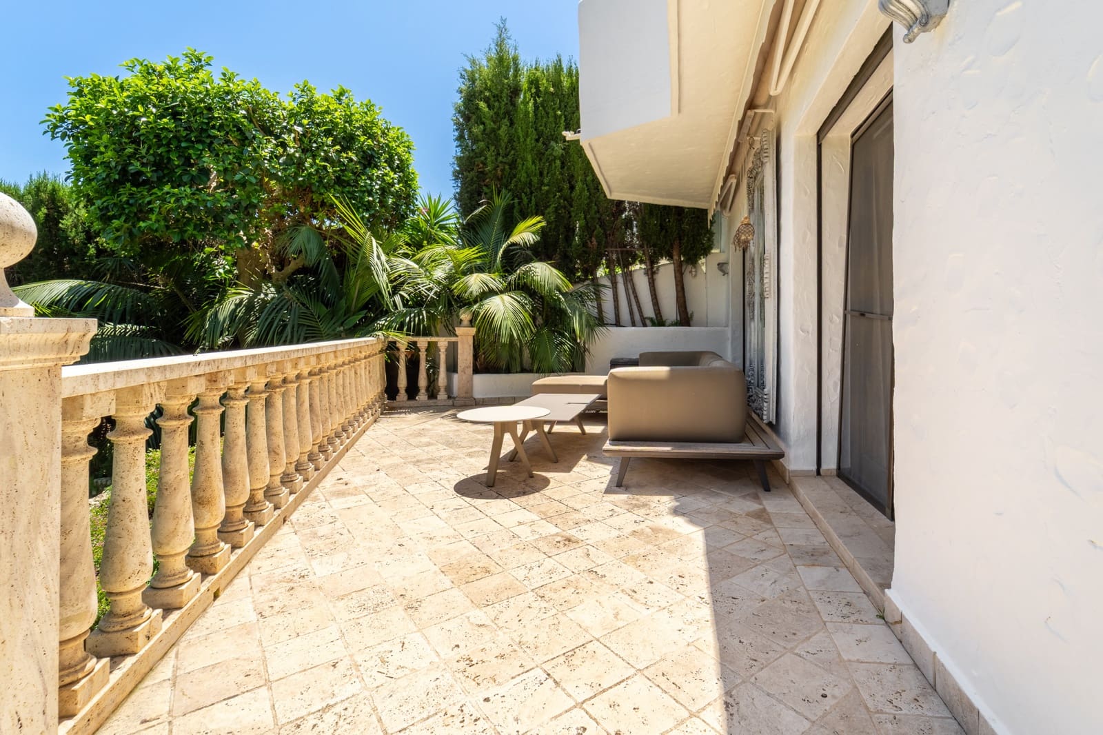 3 bedroom Semi-detached Villa for sale in Marbella with pool garage - € 1,895,000 (Ref: 9937809)