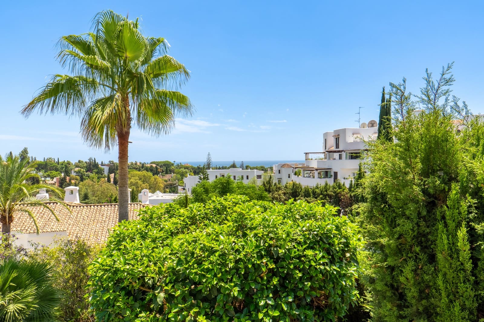 3 bedroom Semi-detached Villa for sale in Marbella with pool garage - € 1,895,000 (Ref: 9937809)