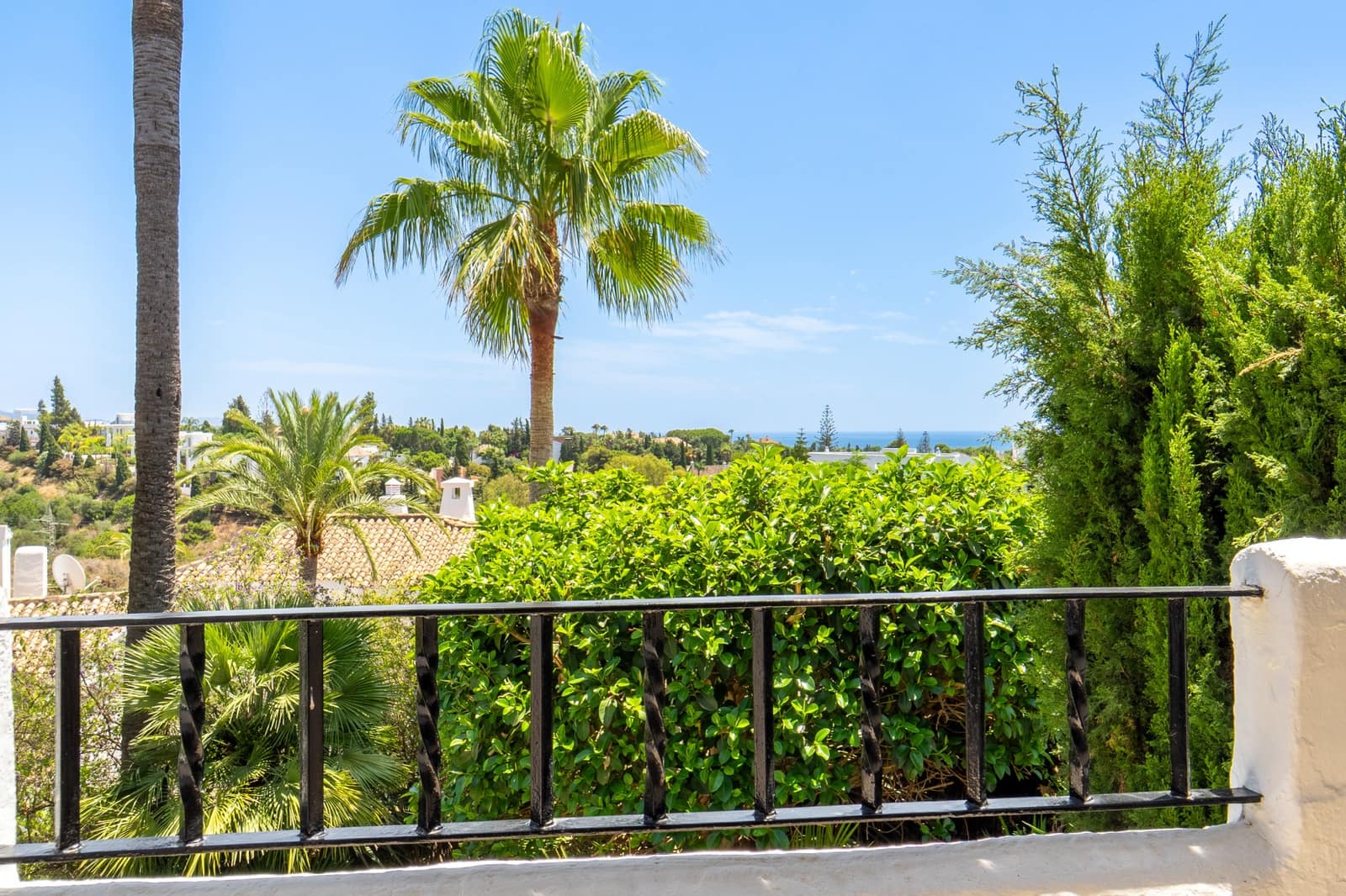 3 bedroom Semi-detached Villa for sale in Marbella with pool garage - € 1,895,000 (Ref: 9937809)