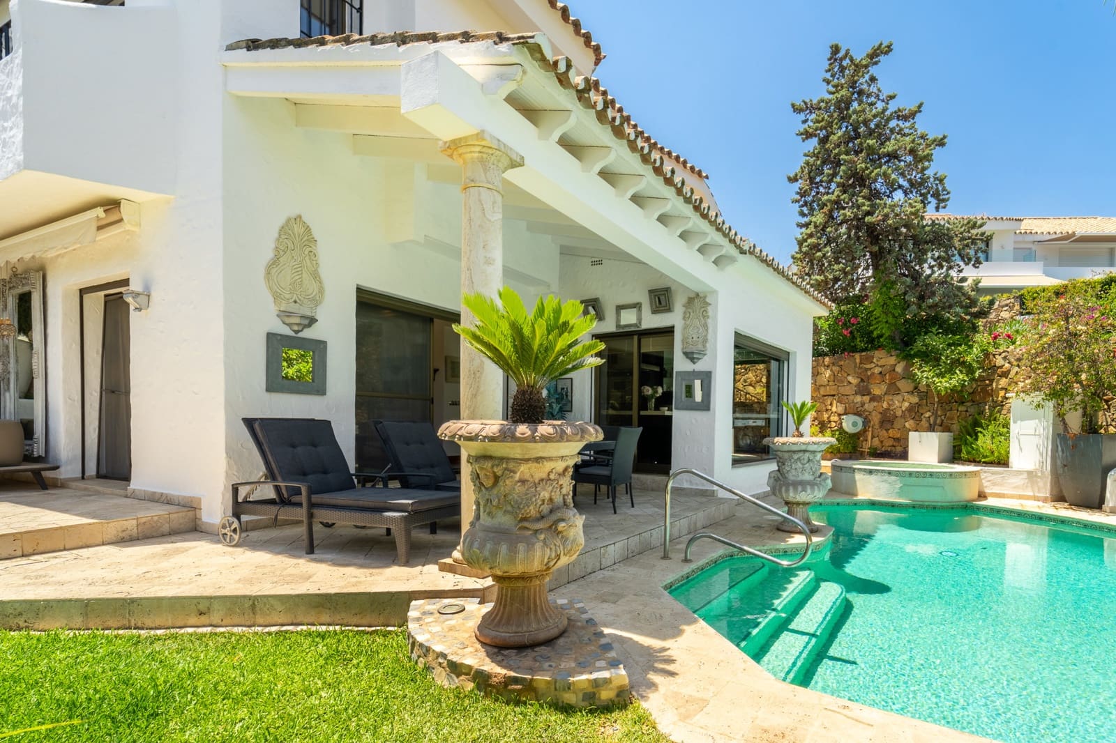 3 bedroom Semi-detached Villa for sale in Marbella with pool garage - € 1,895,000 (Ref: 9937809)