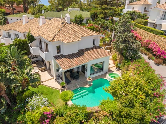3 soverom Kjedet enebolig til salgs i Marbella med svømmebasseng garasje - € 1 895 000 (Ref: 9937809)