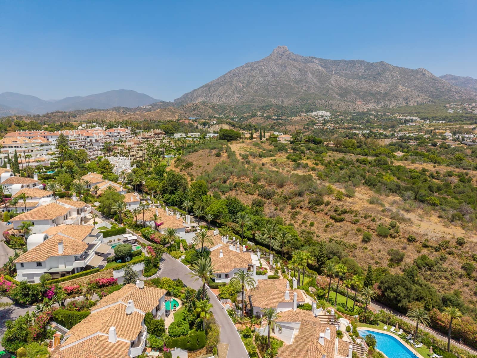 3 bedroom Semi-detached Villa for sale in Marbella with pool garage - € 1,895,000 (Ref: 9937809)