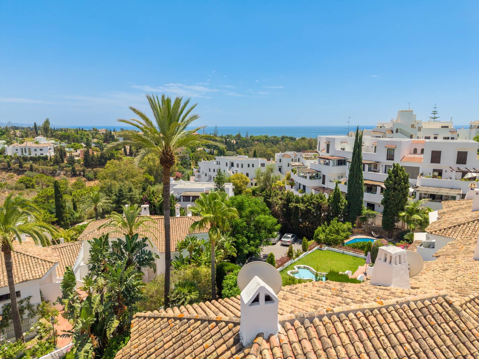 3 bedroom Semi-detached Villa for sale in Marbella with pool garage - € 1,895,000 (Ref: 9937809)