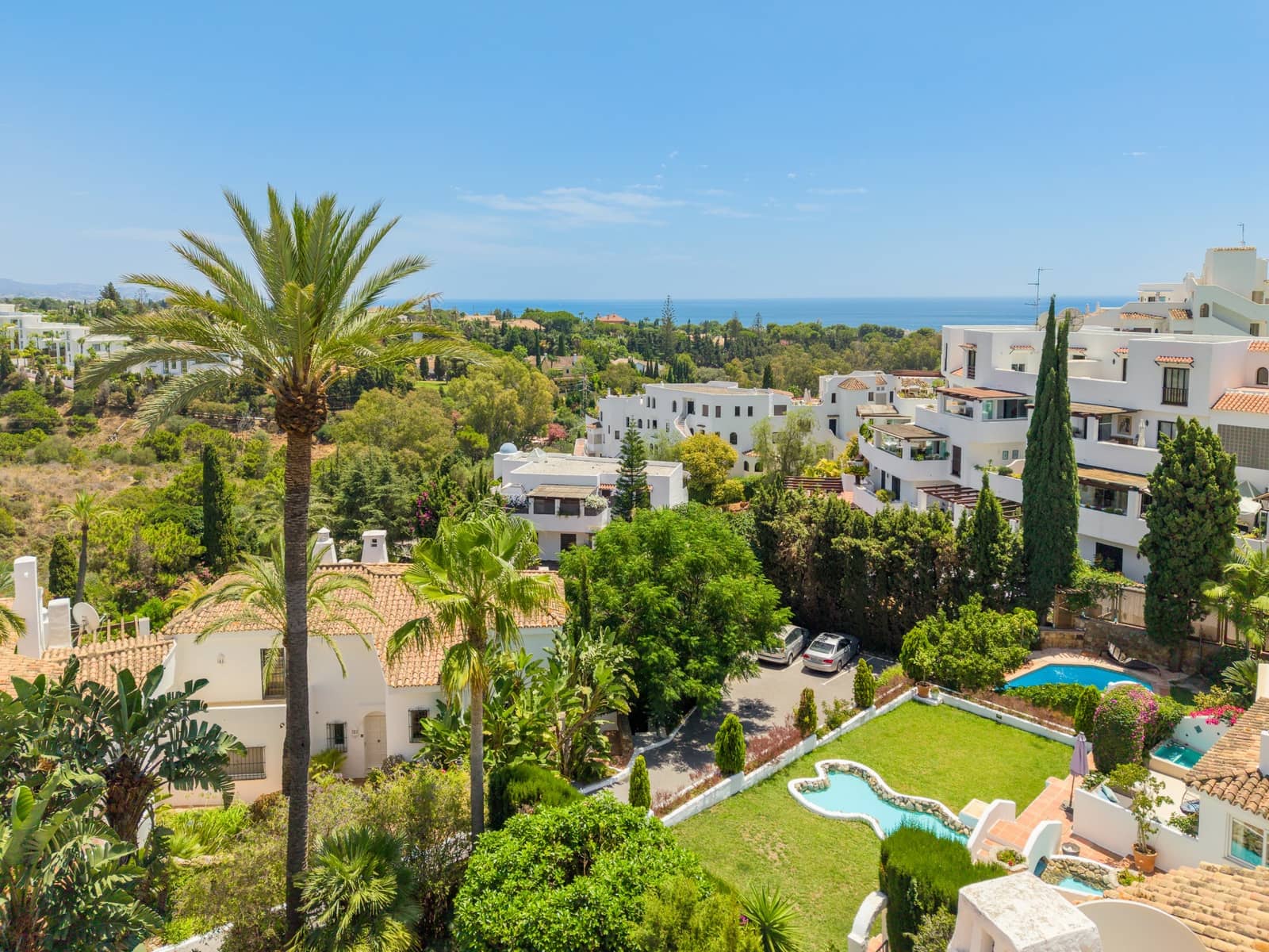3 bedroom Semi-detached Villa for sale in Marbella with pool garage - € 1,895,000 (Ref: 9937809)