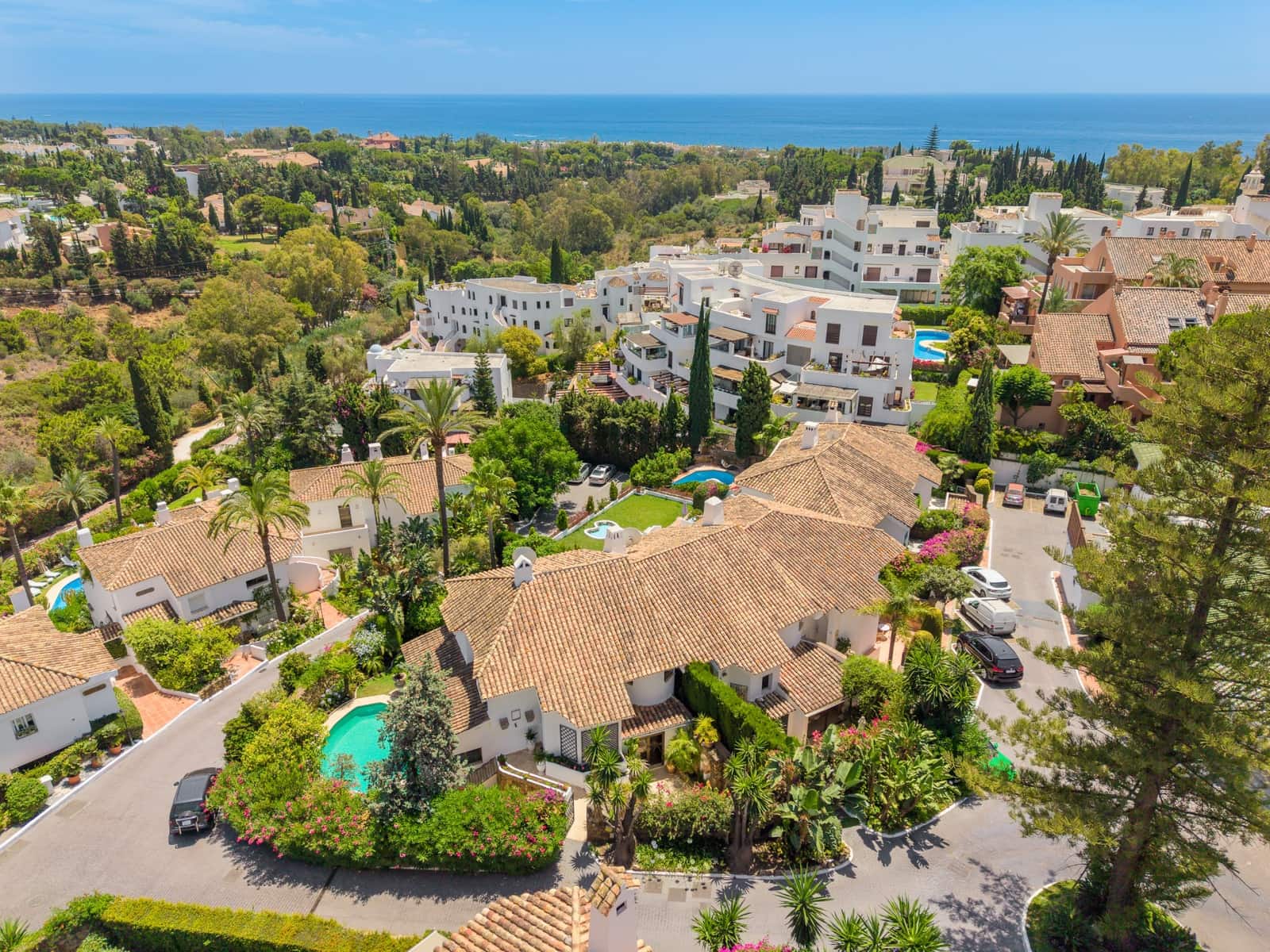 3 bedroom Semi-detached Villa for sale in Marbella with pool garage - € 1,895,000 (Ref: 9937809)