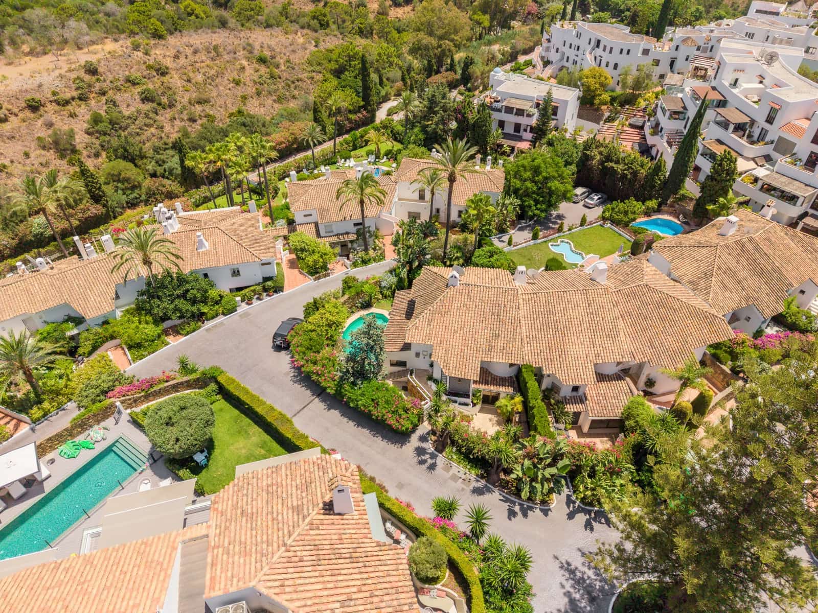 3 bedroom Semi-detached Villa for sale in Marbella with pool garage - € 1,895,000 (Ref: 9937809)
