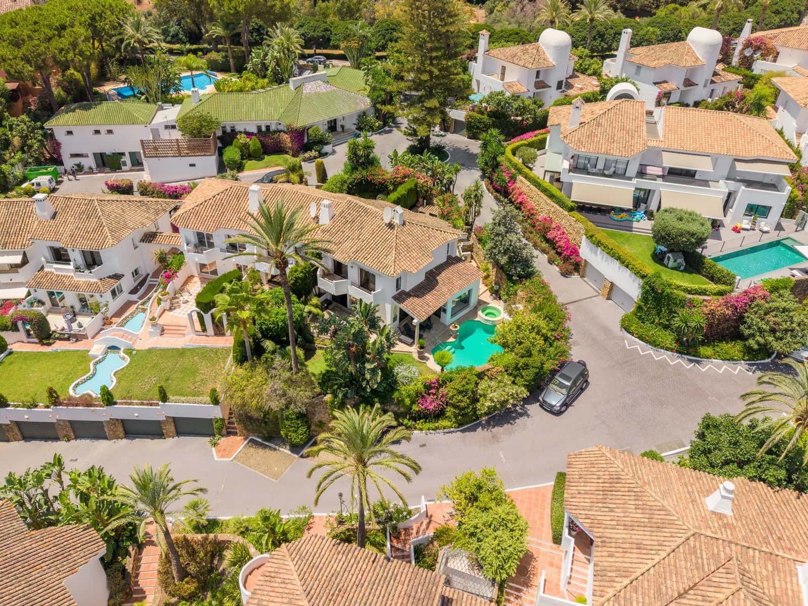 3 bedroom Semi-detached Villa for sale in Marbella with pool garage - € 1,895,000 (Ref: 9937809)