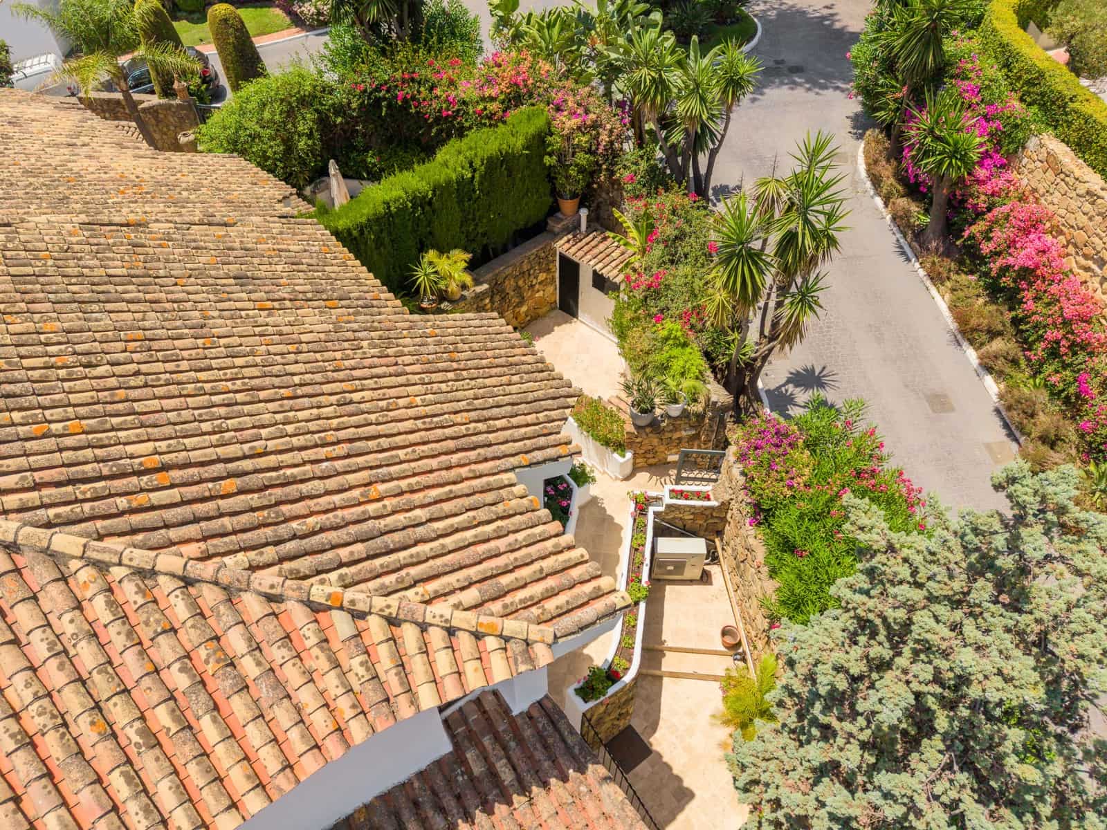 3 bedroom Semi-detached Villa for sale in Marbella with pool garage - € 1,895,000 (Ref: 9937809)