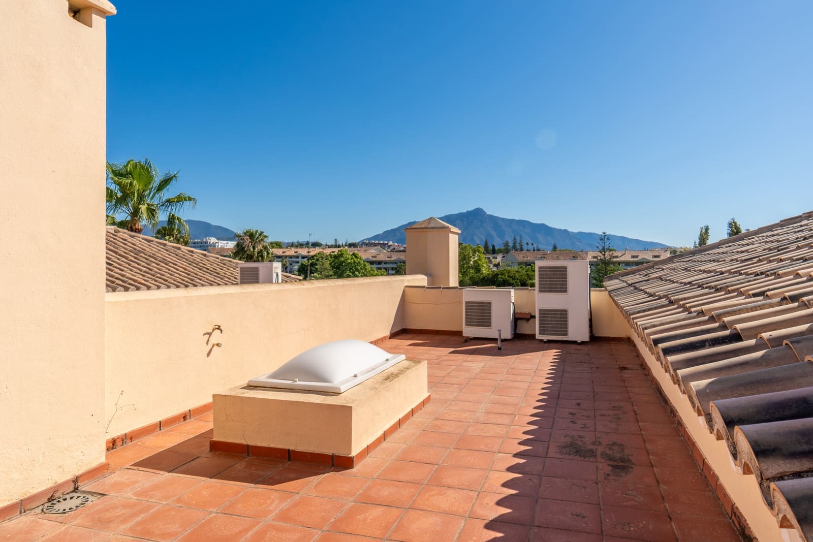 5 sovrum Semi-fristående Villa till salu i Guadalmina med pool garage - 1 650 000 € (Ref: 9939592)