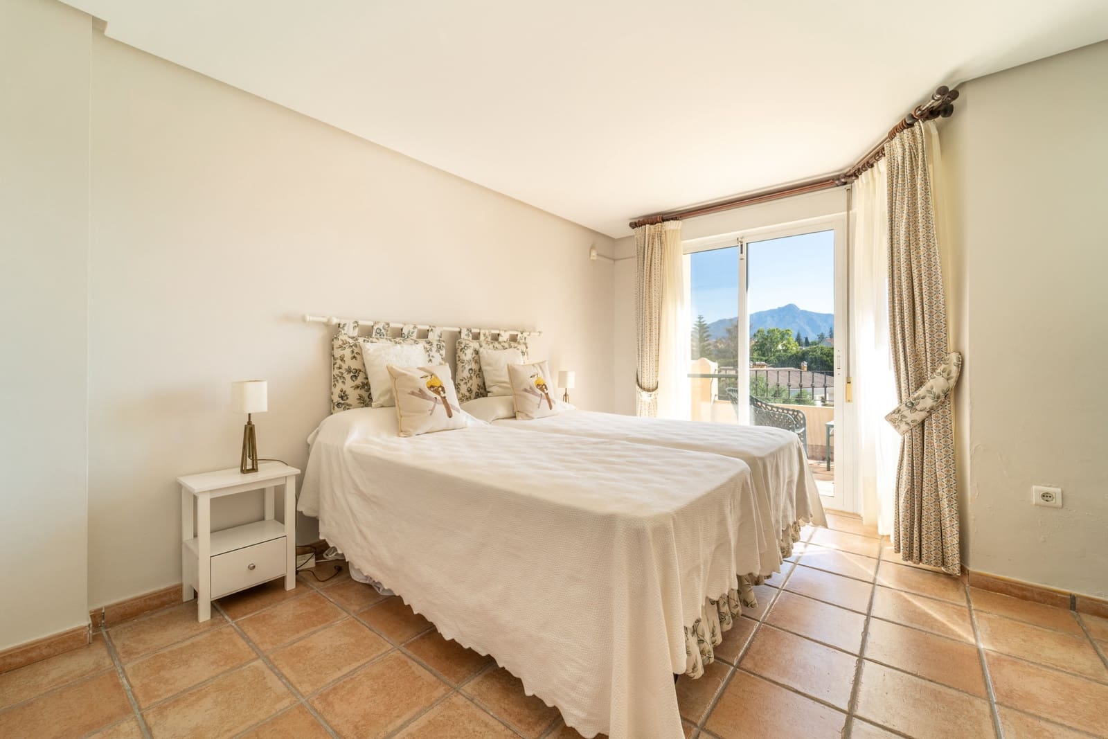 5 sovrum Semi-fristående Villa till salu i Guadalmina med pool garage - 1 650 000 € (Ref: 9939592)