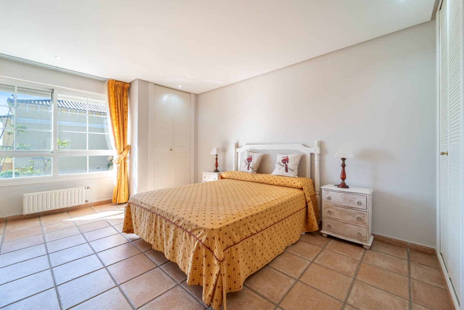 5 sovrum Semi-fristående Villa till salu i Guadalmina med pool garage - 1 650 000 € (Ref: 9939592)