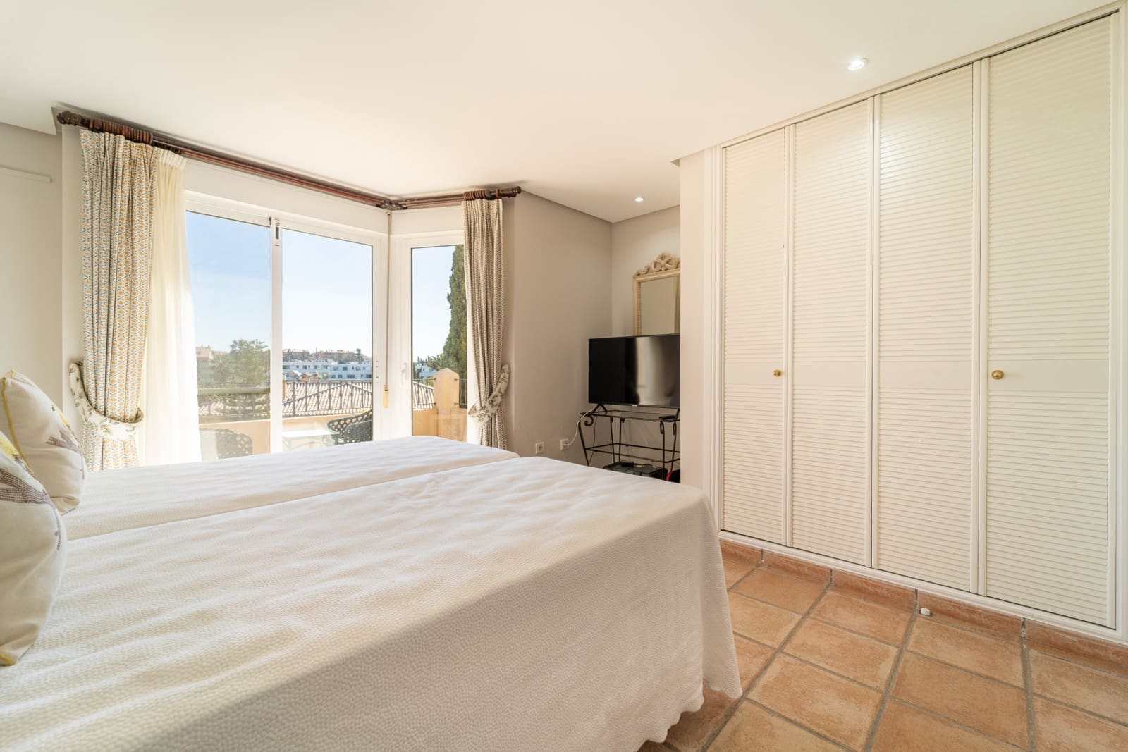 5 sovrum Semi-fristående Villa till salu i Guadalmina med pool garage - 1 650 000 € (Ref: 9939592)