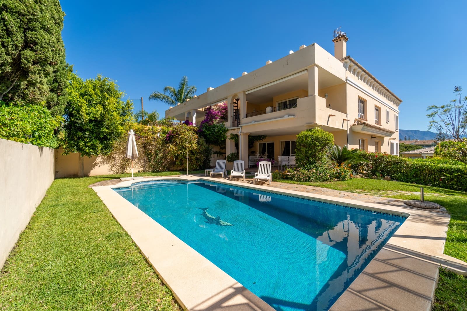 5 sovrum Semi-fristående Villa till salu i Guadalmina med pool garage - 1 650 000 € (Ref: 9939592)