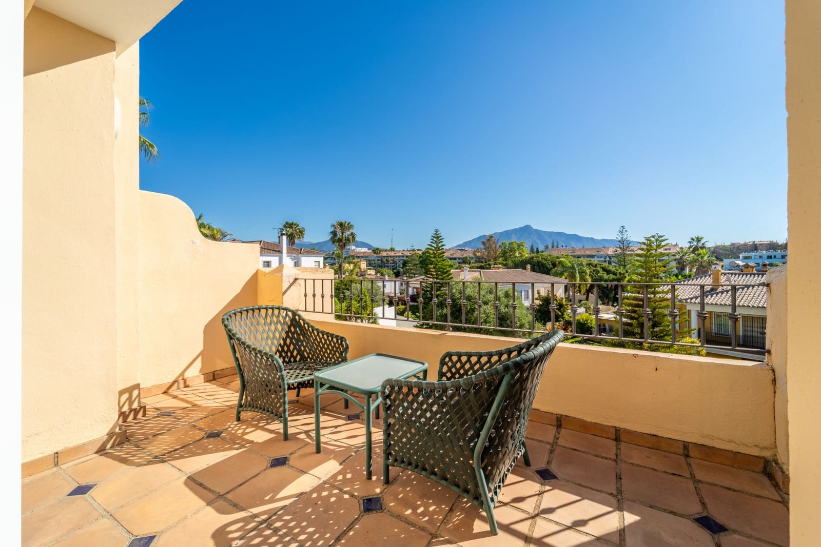 5 sovrum Semi-fristående Villa till salu i Guadalmina med pool garage - 1 650 000 € (Ref: 9939592)