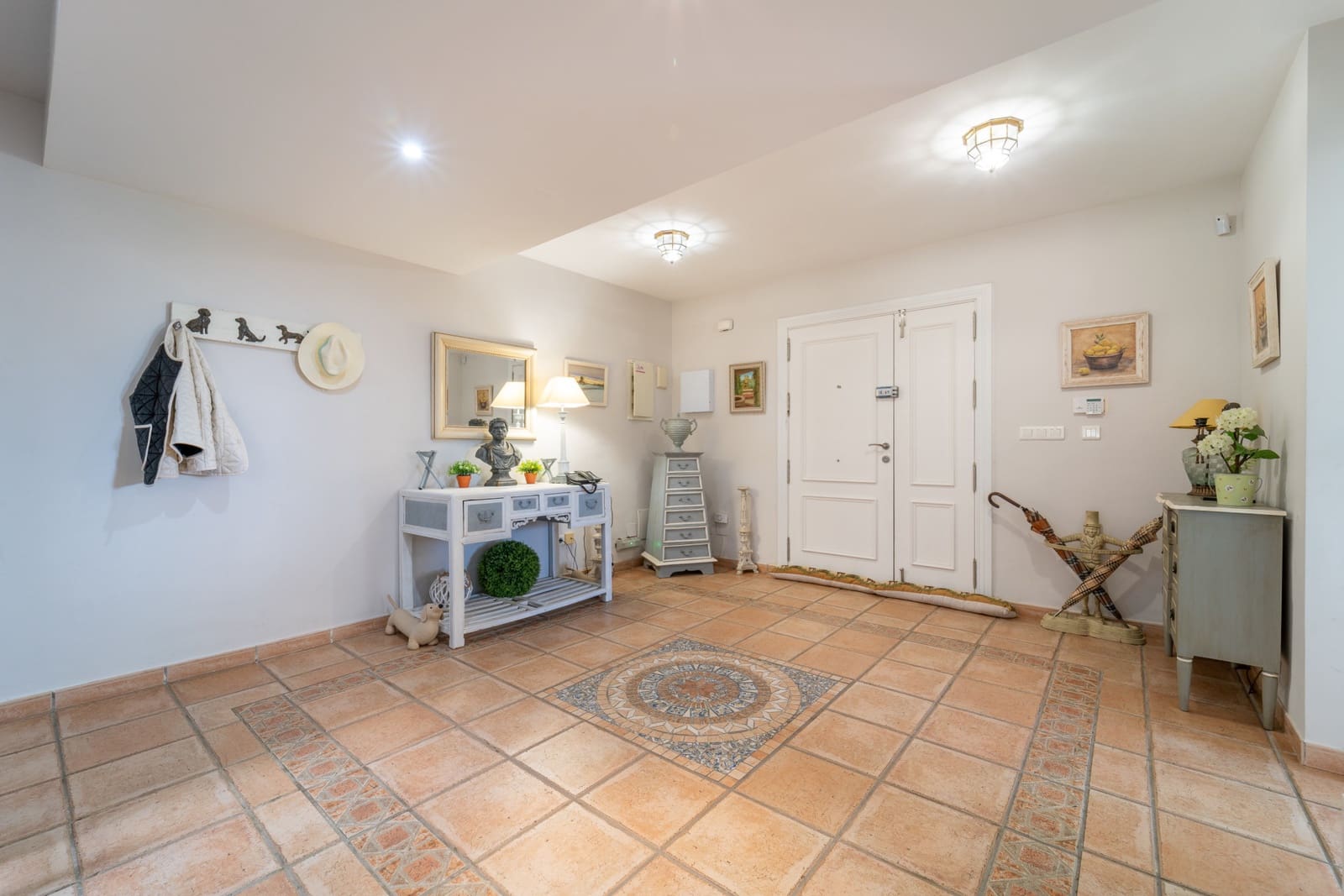 5 sovrum Semi-fristående Villa till salu i Guadalmina med pool garage - 1 650 000 € (Ref: 9939592)
