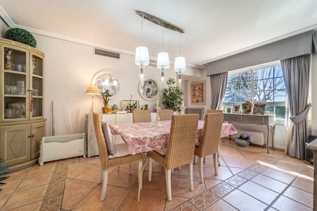 5 soveværelse Semi-Rækkehus til salg i Guadalmina Alta, Marbella med swimmingpool garage - € 1.650.000 (Ref: 9939592)