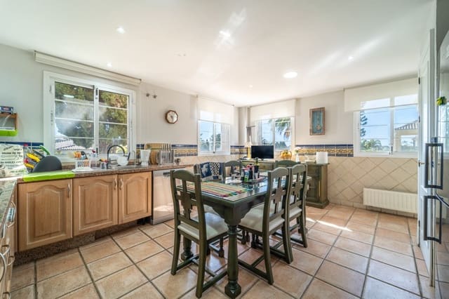 5 soveværelse Semi-Rækkehus til salg i Guadalmina Alta, Marbella med swimmingpool garage - € 1.650.000 (Ref: 9939592)
