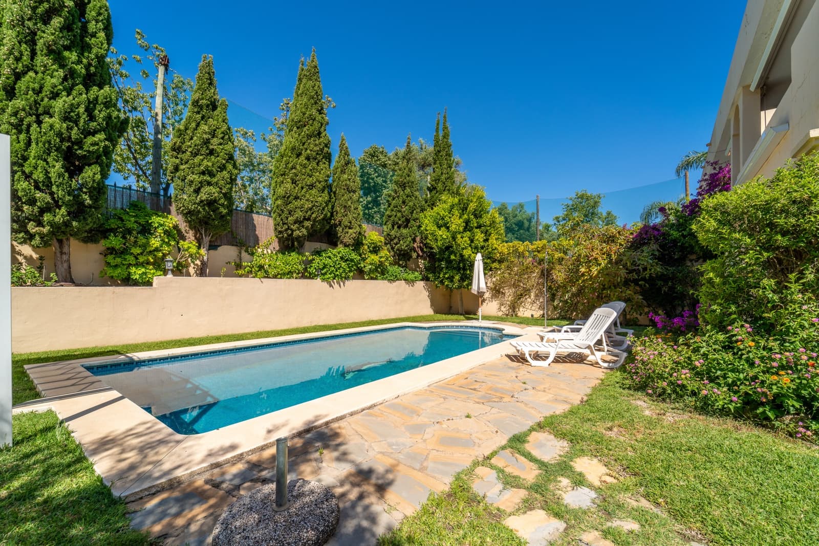 5 sovrum Semi-fristående Villa till salu i Guadalmina med pool garage - 1 650 000 € (Ref: 9939592)