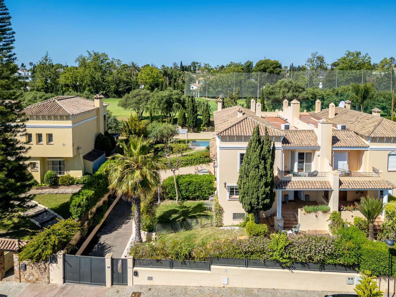 5 sovrum Semi-fristående Villa till salu i Guadalmina med pool garage - 1 650 000 € (Ref: 9939592)
