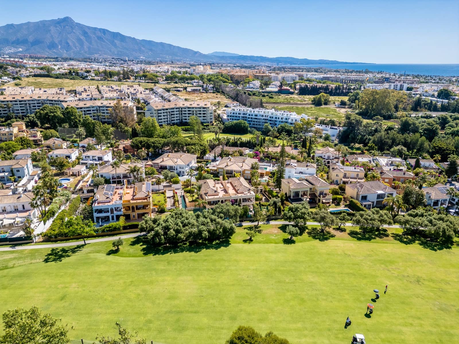 5 sovrum Semi-fristående Villa till salu i Guadalmina med pool garage - 1 650 000 € (Ref: 9939592)