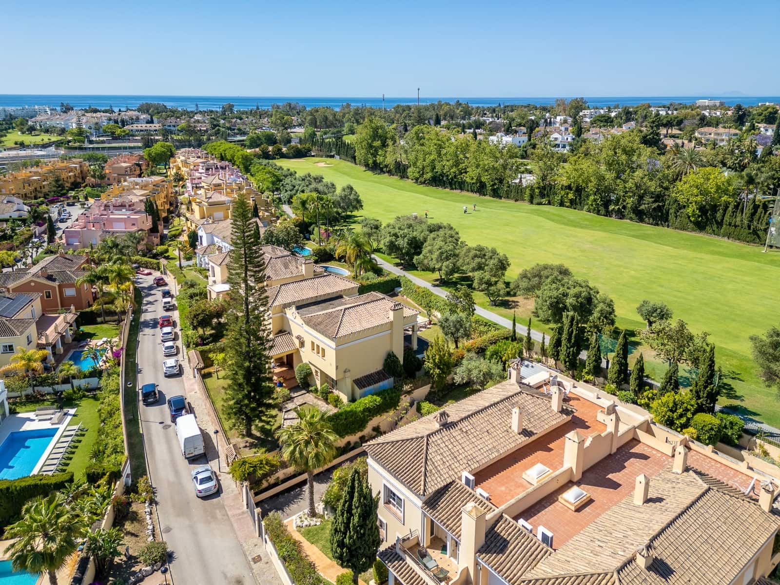 5 sovrum Semi-fristående Villa till salu i Guadalmina med pool garage - 1 650 000 € (Ref: 9939592)