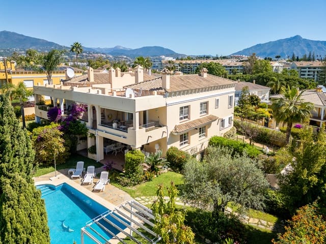 5 soveværelse Semi-Rækkehus til salg i Guadalmina Alta, Marbella med swimmingpool garage - € 1.650.000 (Ref: 9939592)