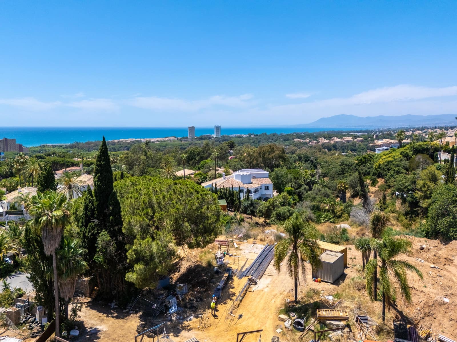 4 bedroom Villa for sale in Marbella with pool garage - € 3,490,000 (Ref: 9941975)