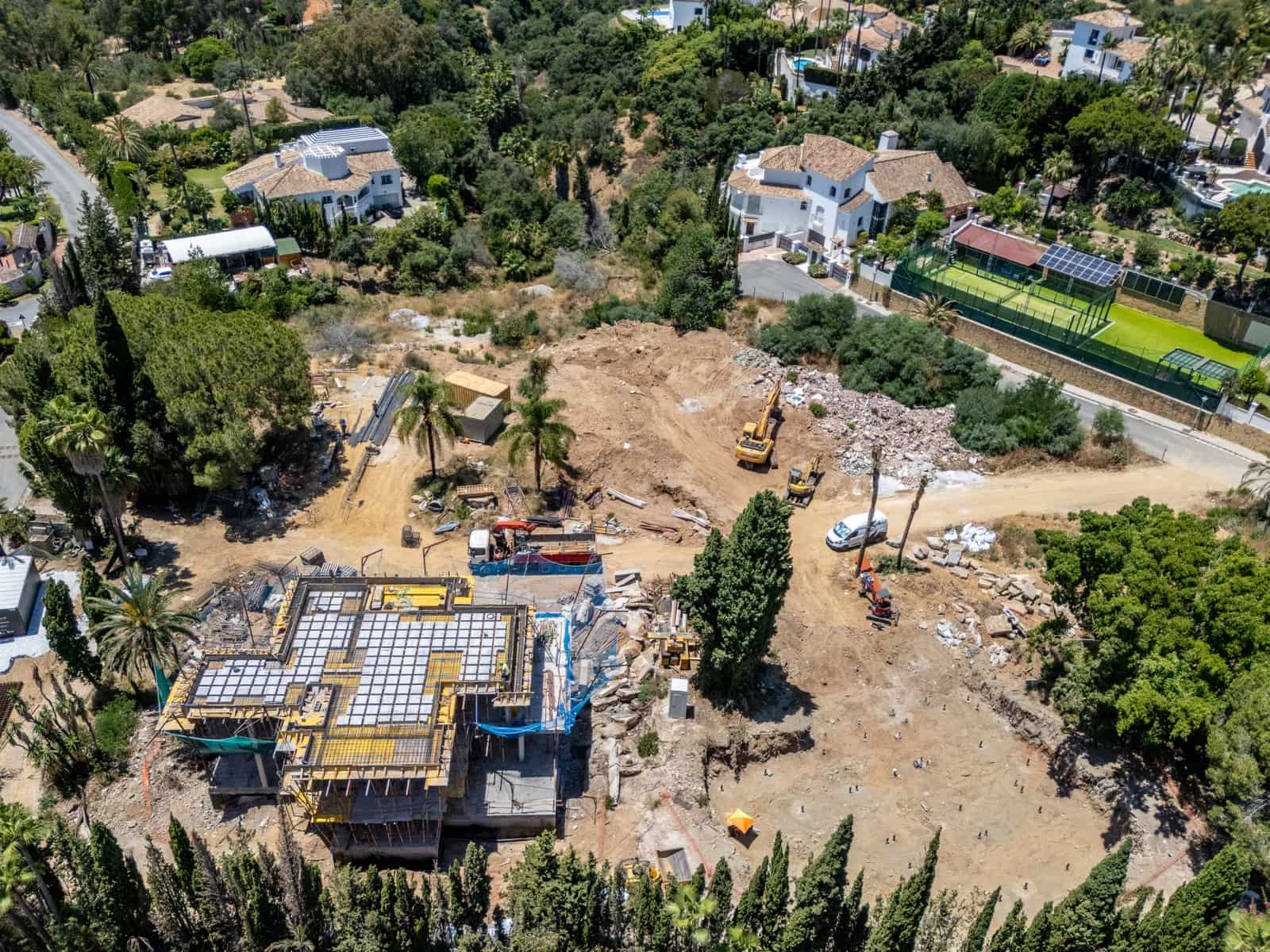 4 bedroom Villa for sale in Marbella with pool garage - € 3,595,000 (Ref: 9941976)