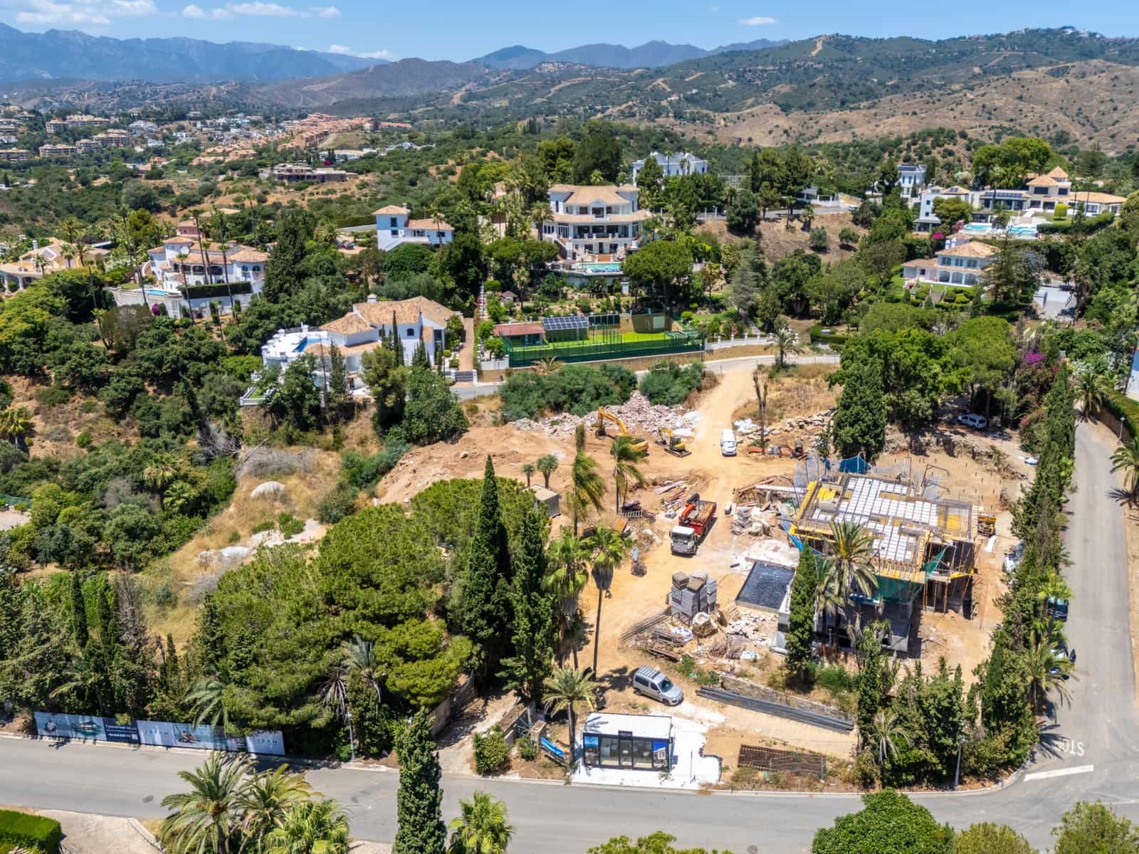 4 bedroom Villa for sale in Marbella with pool garage - € 3,595,000 (Ref: 9941976)