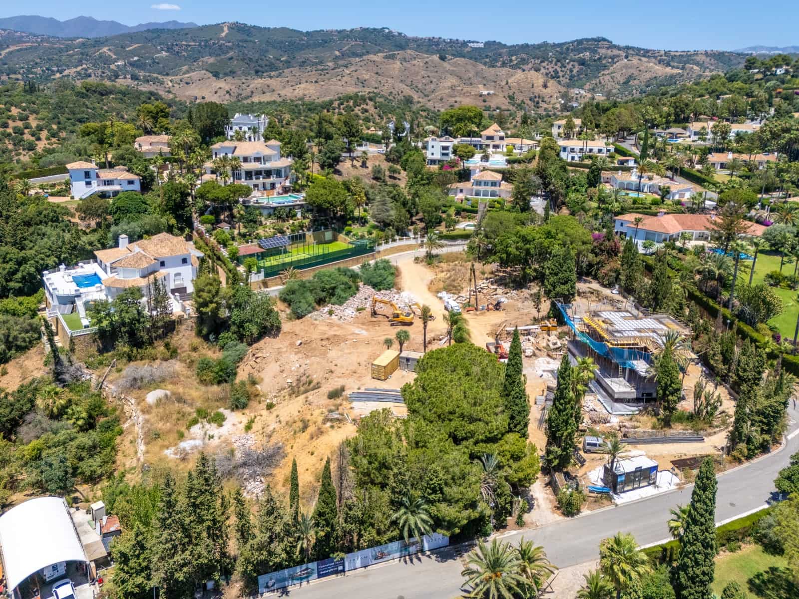 4 bedroom Villa for sale in Marbella with pool garage - € 3,630,000 (Ref: 9941978)