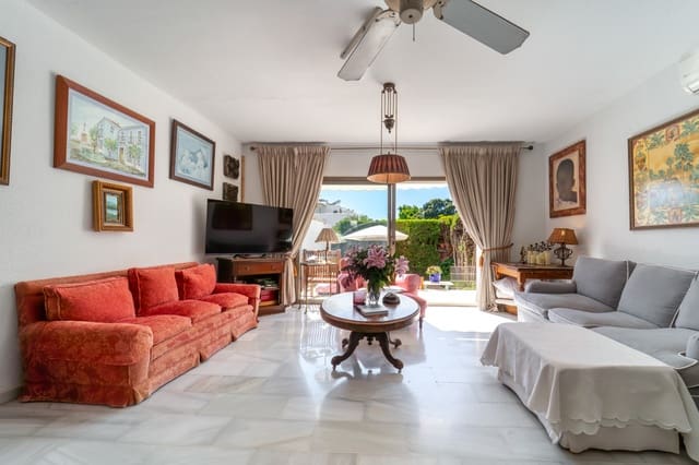 3 soverom Hus til salgs i Marbella med svømmebasseng - € 945 000 (Ref: 9941979)