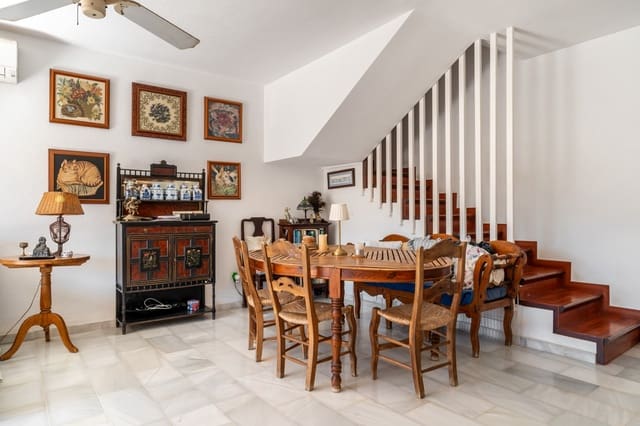 3 soverom Hus til salgs i Marbella med svømmebasseng - € 945 000 (Ref: 9941979)